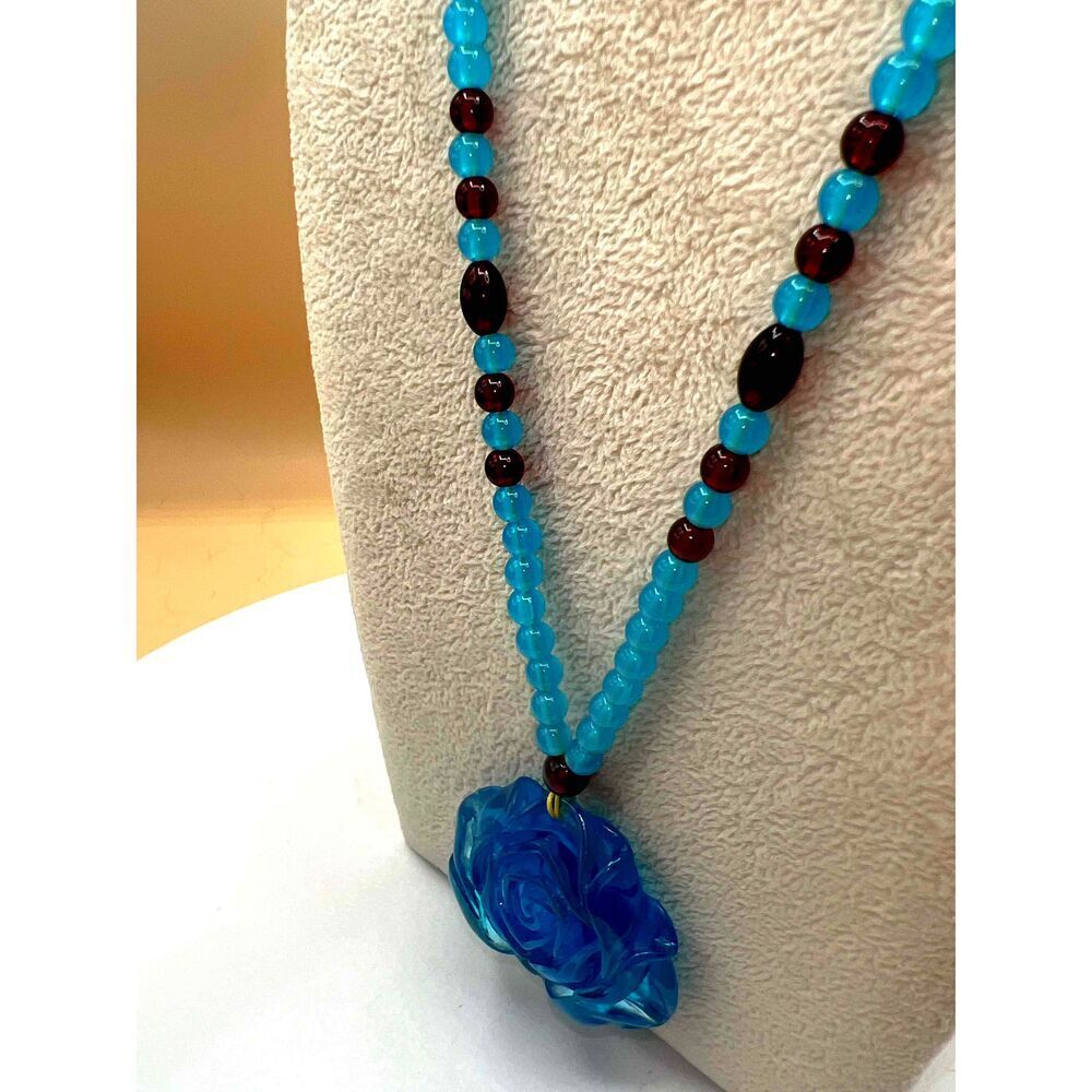 NEW Acrylic Blue Beaded Floral Pendant Necklace - Picture 5 of 12